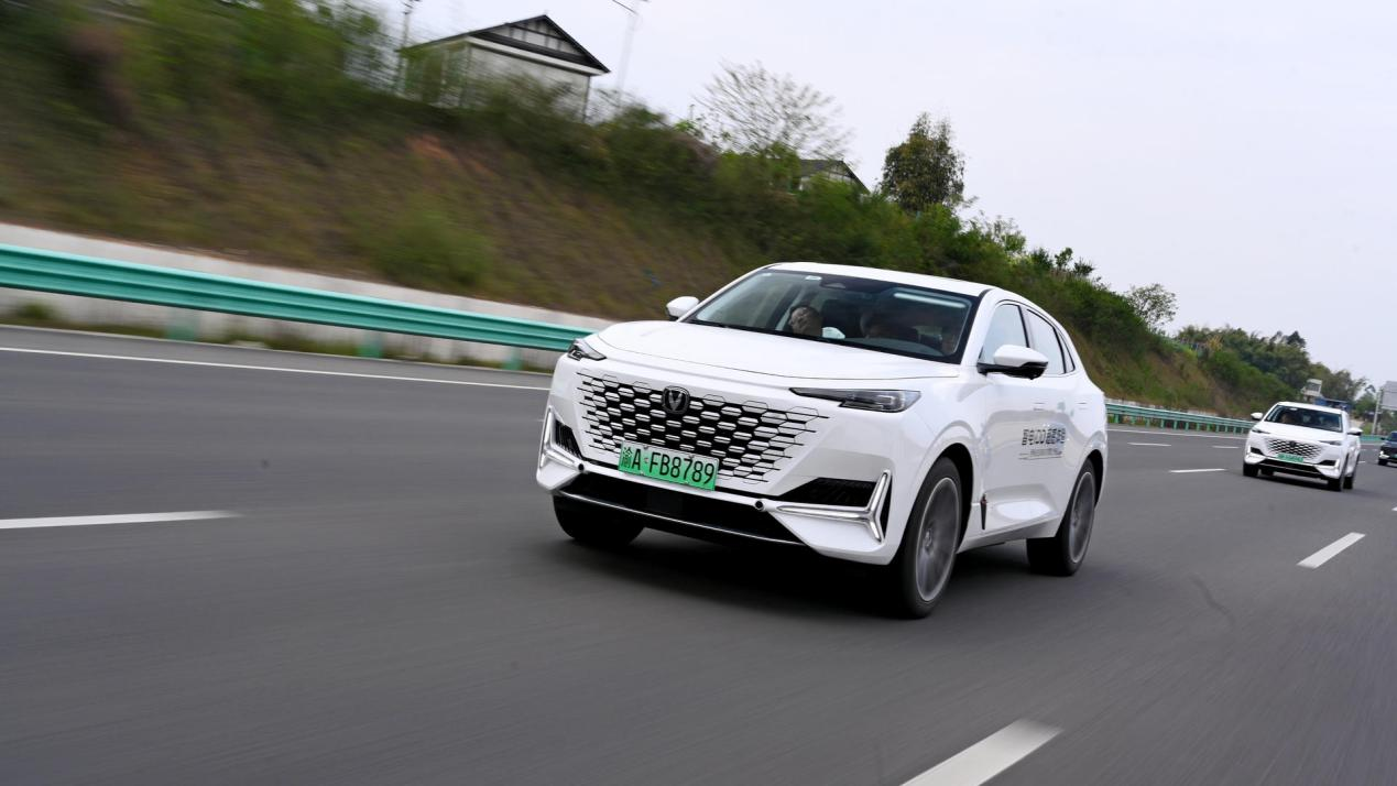 试驾长安unik智电idd大空间超舒适还省油