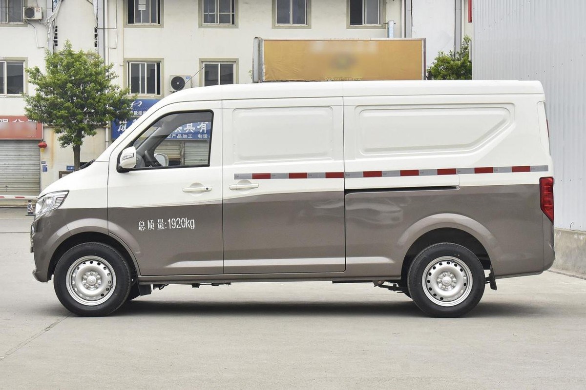 长安跨越星v5畅享版上市造型稳重空间大售价不到5万