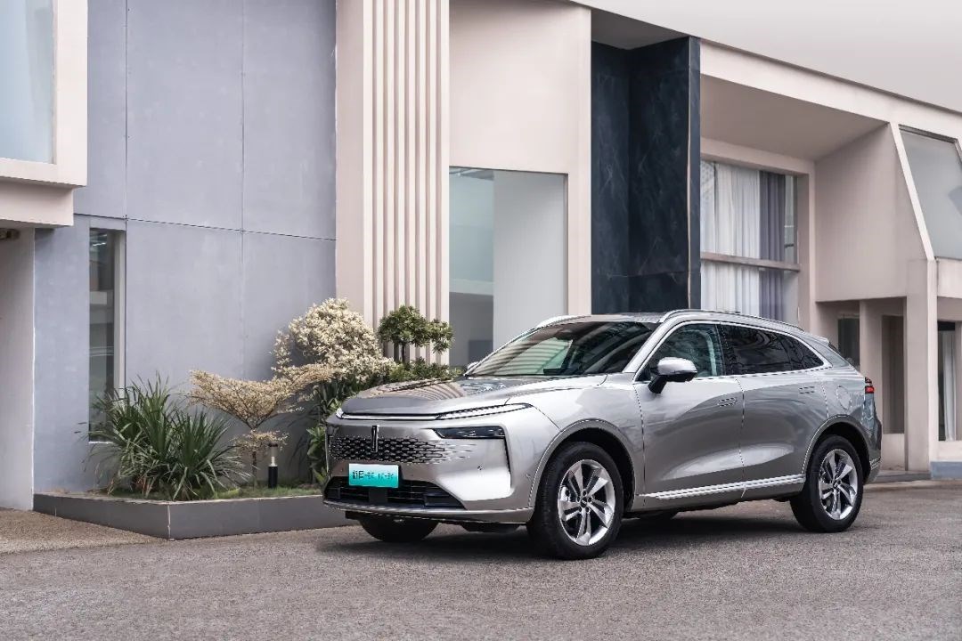 魏牌新摩卡dhtphev正式上市售价2318万元