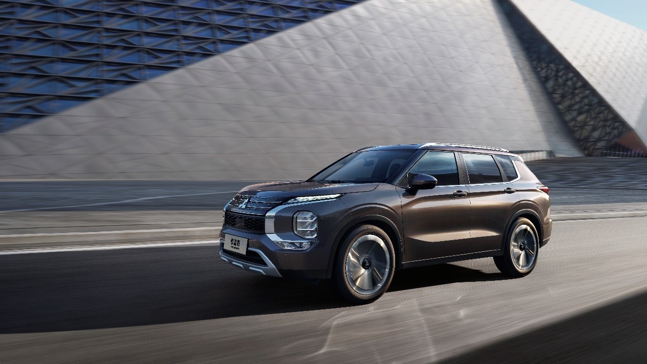 2022广州车展广汽三菱全新欧蓝德首任车主交车