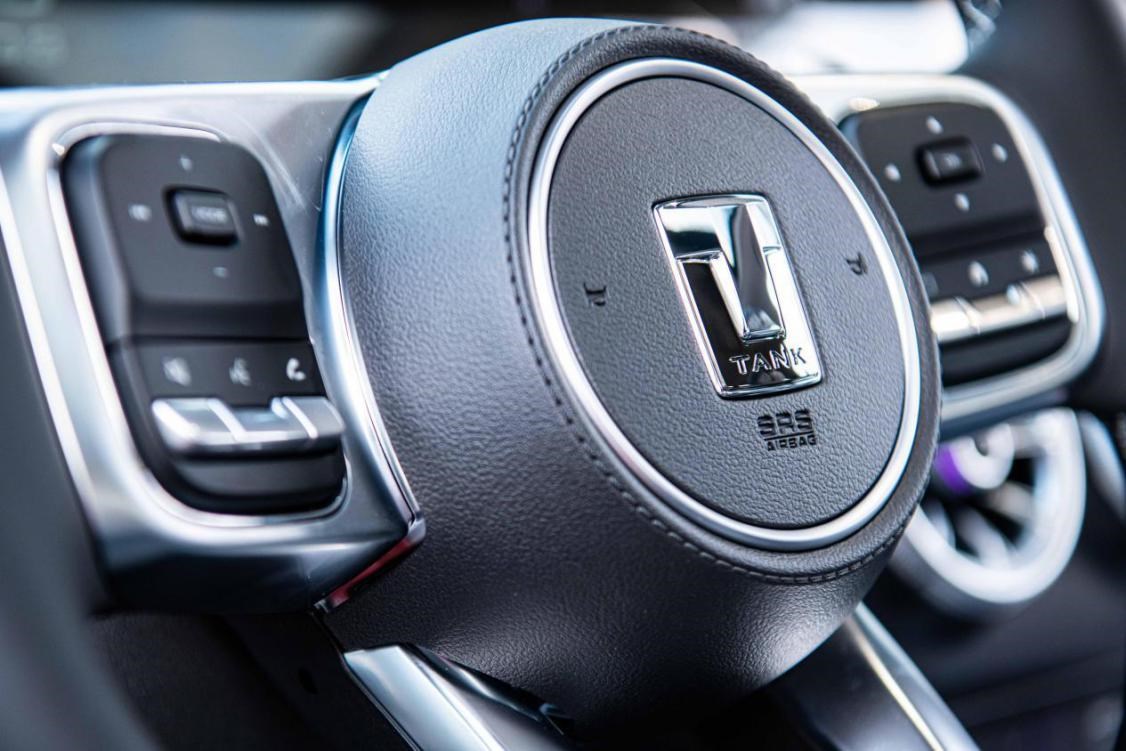 全新坦克车标由"tank"首字母"t"和"u"组成,"t"代表坦克(tank)品牌