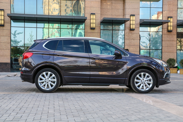 试驾昂科威28t四驱全能旗舰型销量碾压大众途观