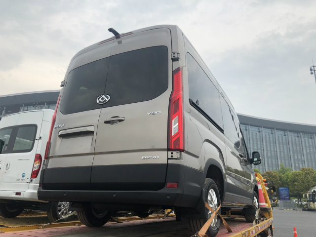 2019上海车展探馆延续家族经典设计上汽大通v90抵达车展