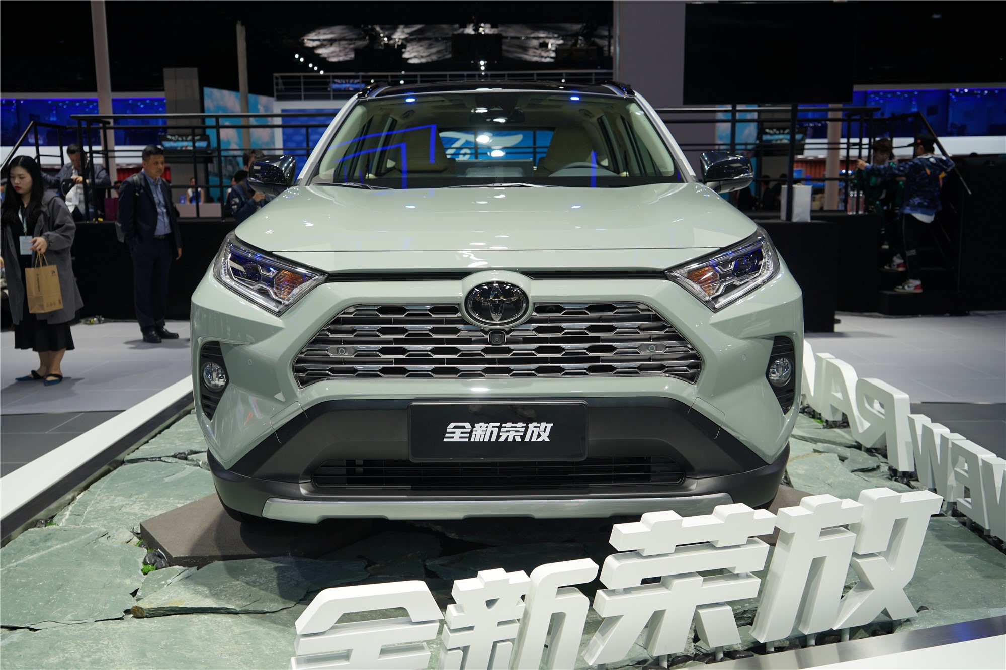 2019上海车展重塑硬汉风格丰田全新rav4荣放正式亮相