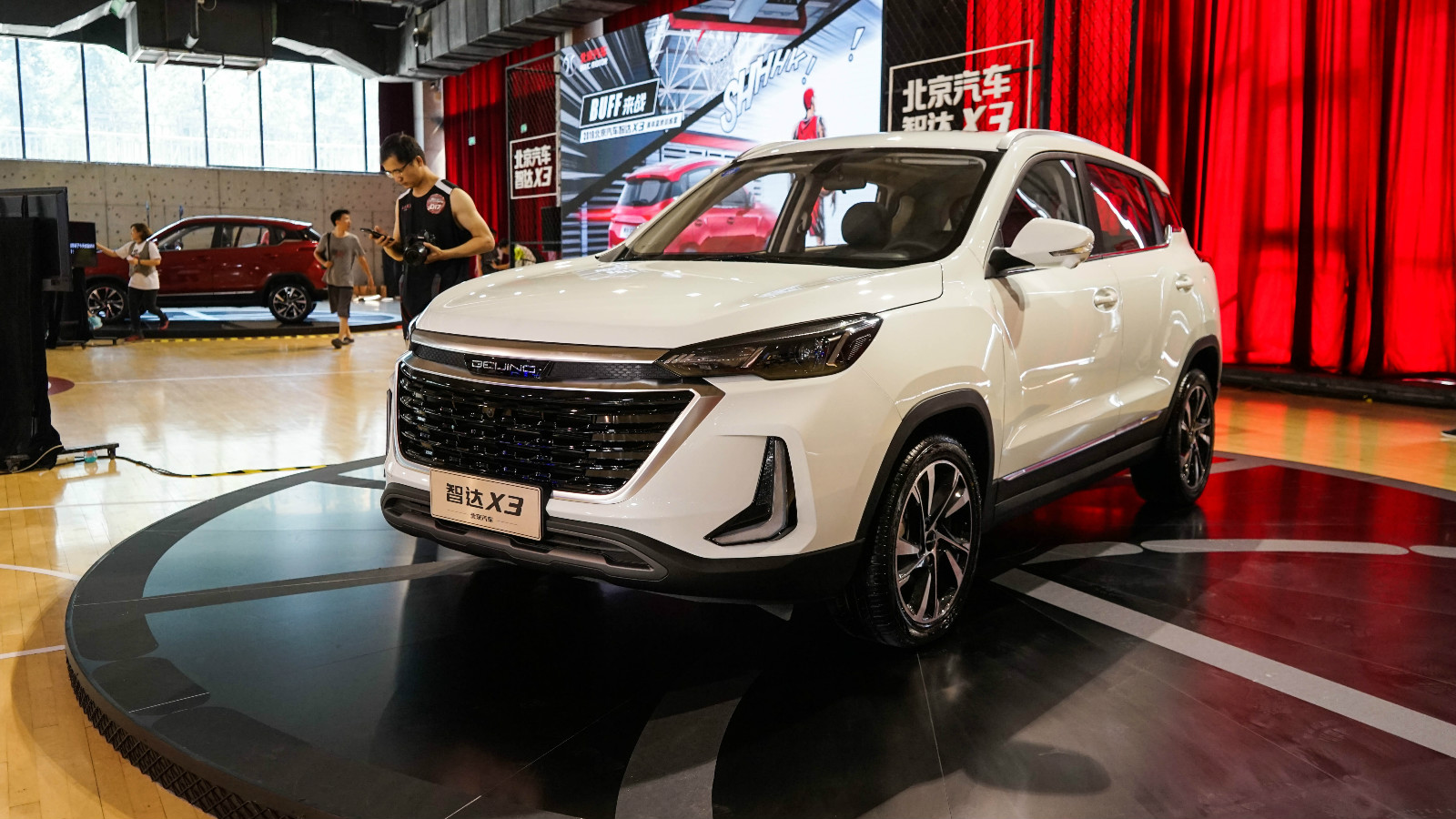 全新logo"京味儿"十足 北京汽车智达x3预售5.99万元起