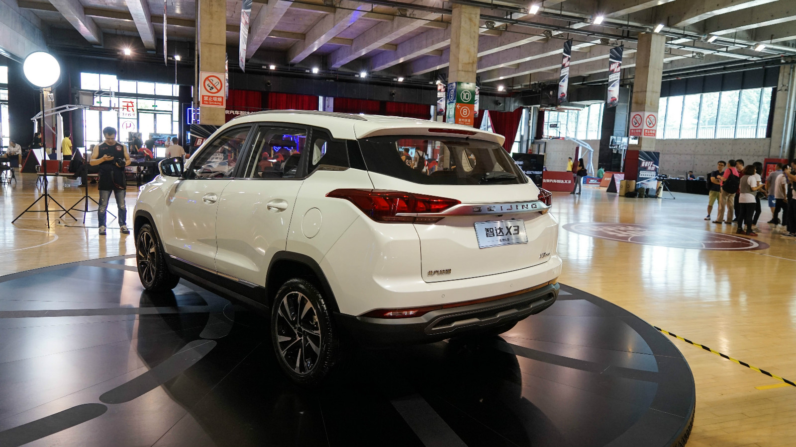 全新logo"京味儿"十足 北京汽车智达x3预售5.99万元起