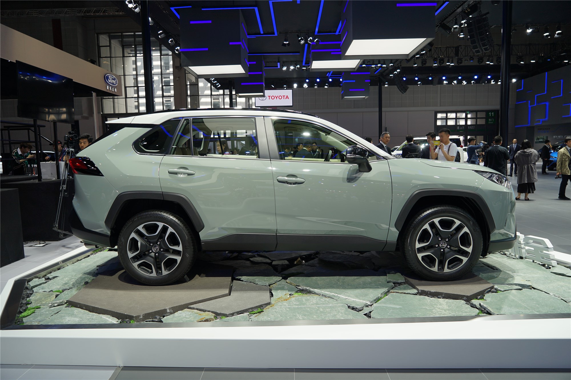 10月底上市 一汽丰田全新rav4荣放开启预售