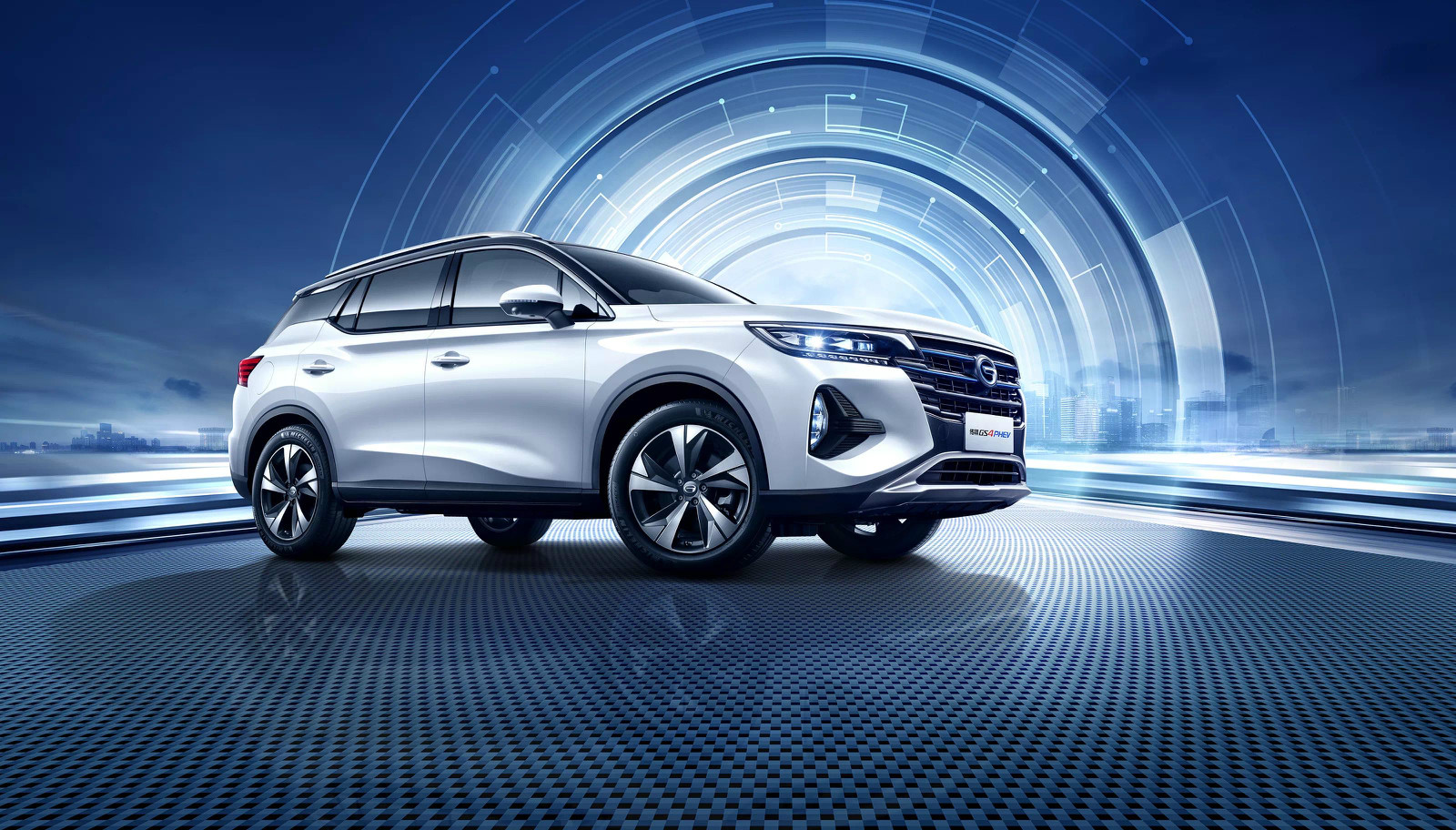 0格栅加入了蓝色饰条点缀,并且采用传祺新能源专属的蓝色logo.