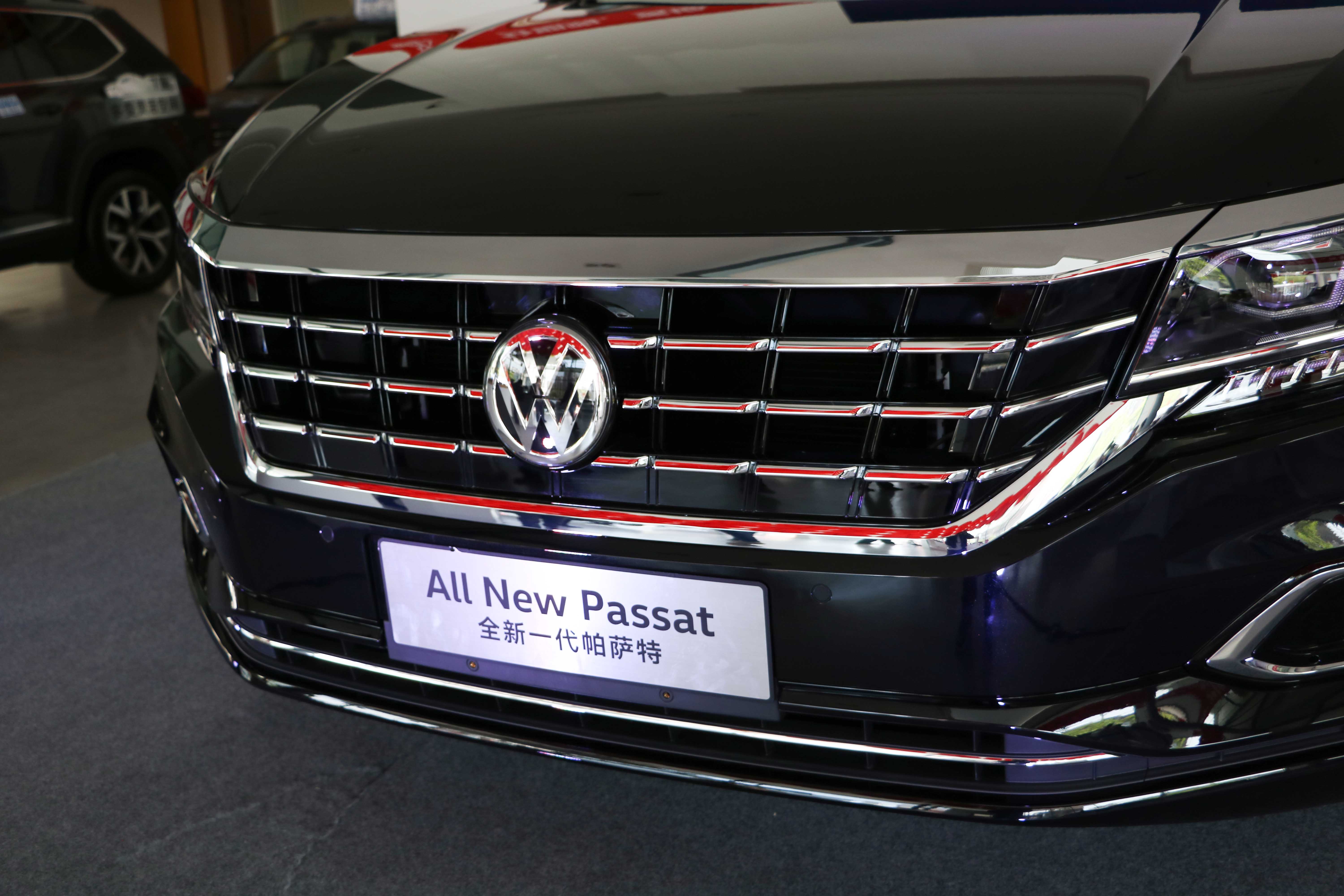 搭载全新智慧车联系统上汽大众2020款帕萨特到店实拍