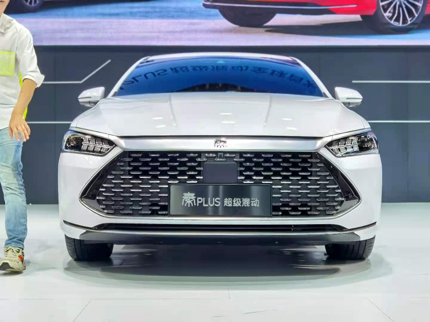 2020广州车展百公里油耗38升比亚迪秦plus首发亮相