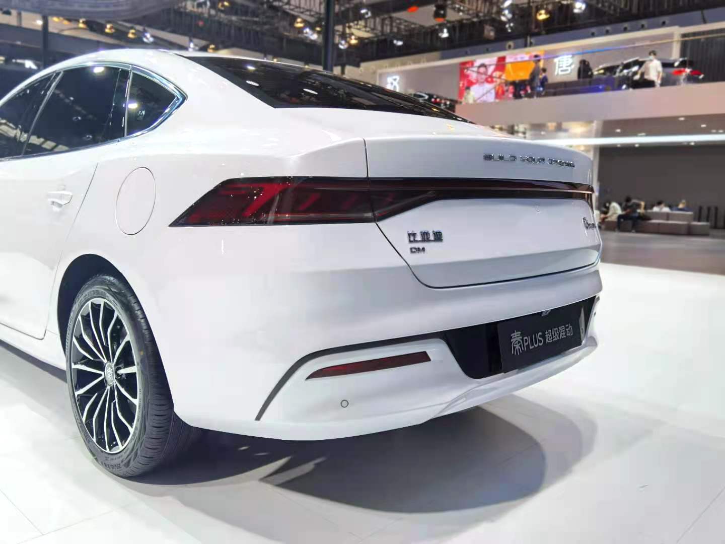 2020广州车展百公里油耗38升比亚迪秦plus首发亮相