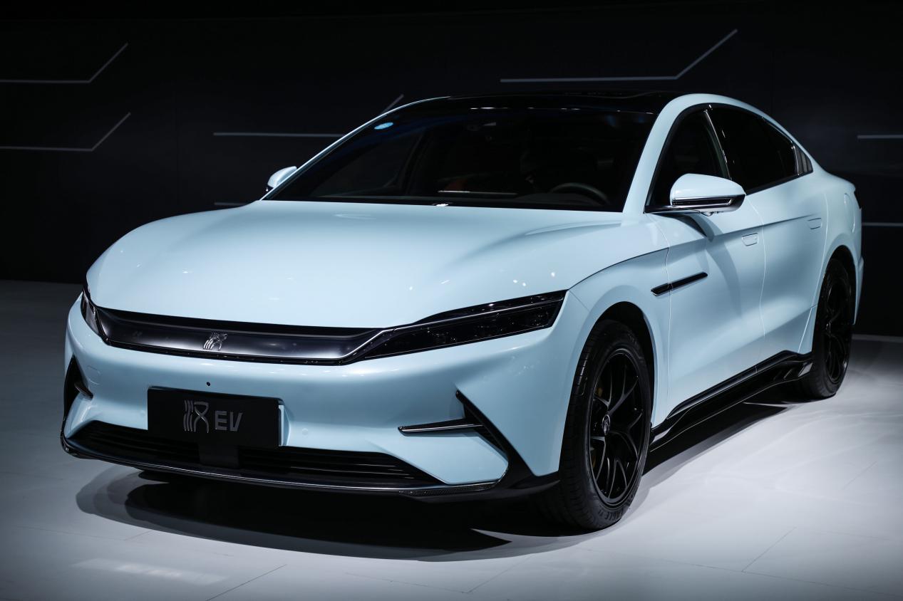 钟爱一抹高级蓝比亚迪官改蓝色汉ev亮相