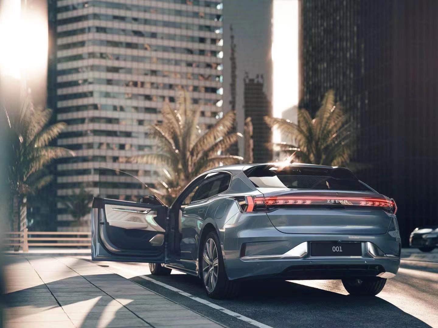 4月15日亮相极氪001官图曝光