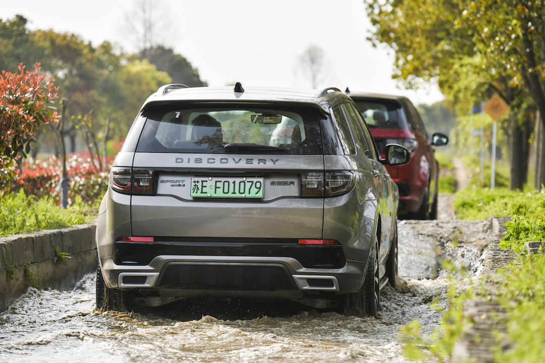 不仅要野更要来点电试驾路虎发现运动版p300e
