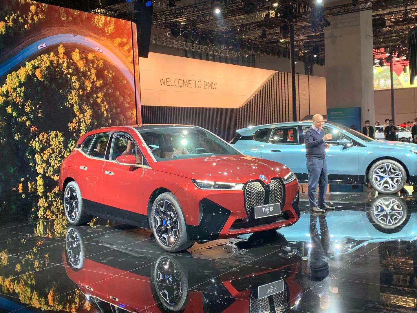 2021上海车展家族贯穿式大屏首秀宝马ix正式亮相