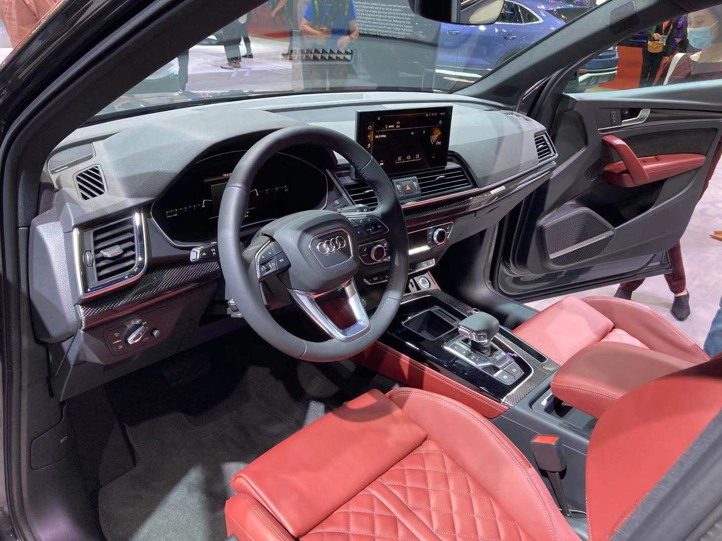 2021上海车展造型更加年轻全新奥迪q5l全球首发