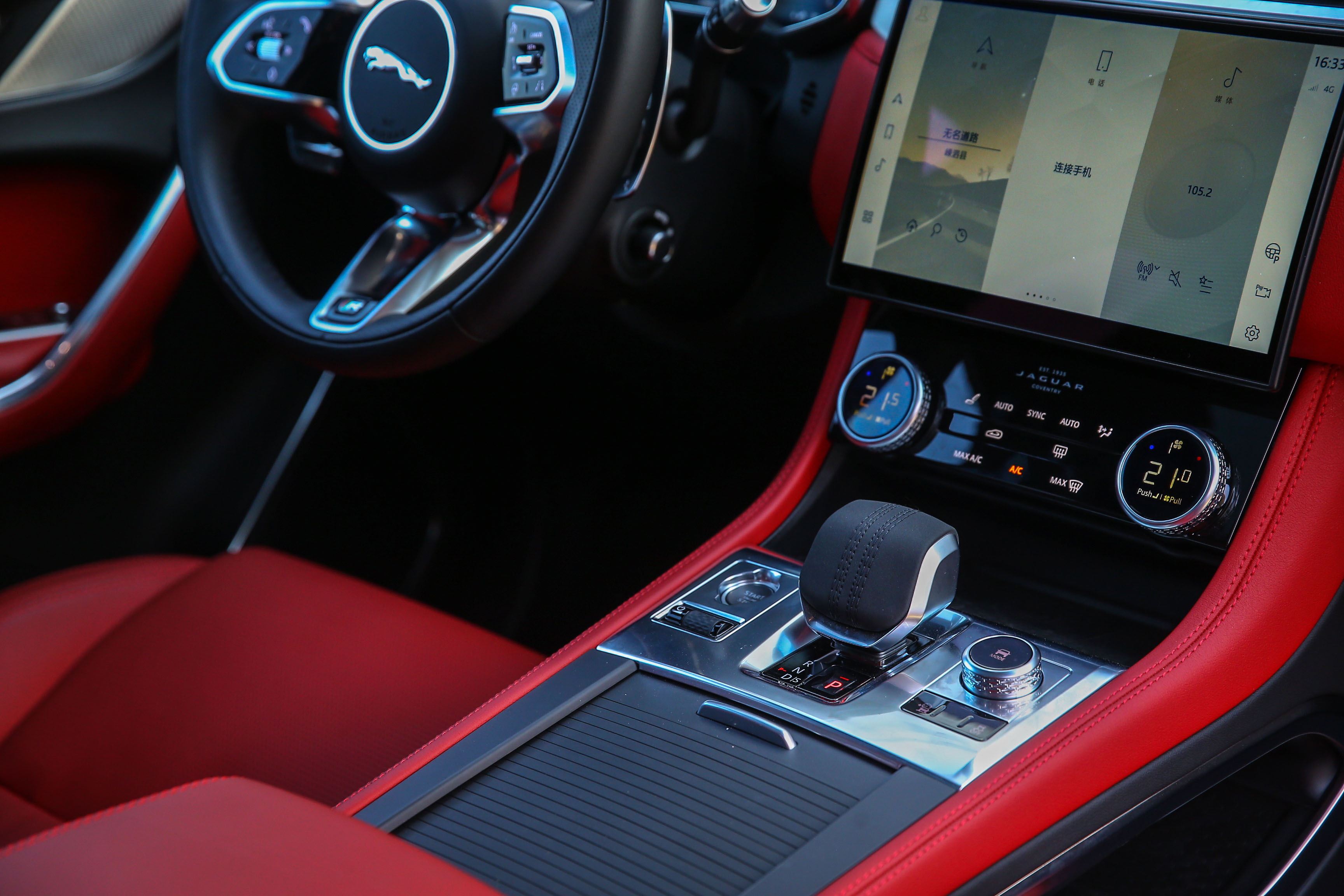 全新捷豹f-pace的内饰设计,与上一代车型完全不同.